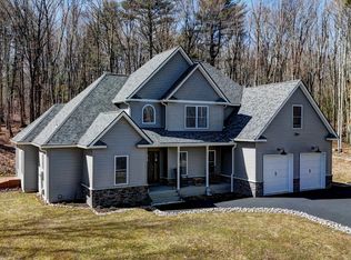 110 Decker Creek Dr, Hawley, PA 18428