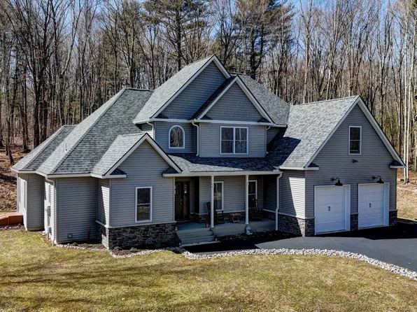 110 Decker Creek Dr, Hawley, PA 18428