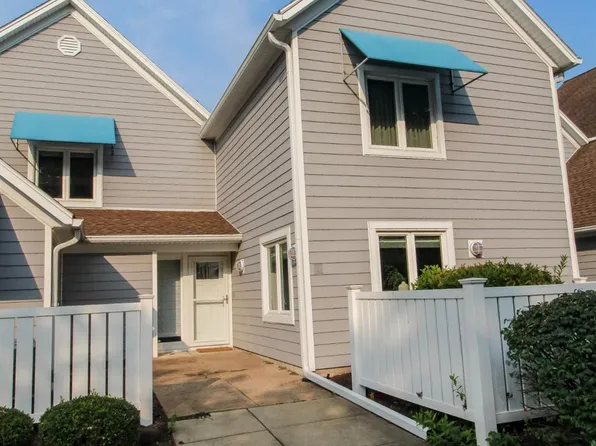 236 Heron Creek Dr, Sandusky, OH 44870