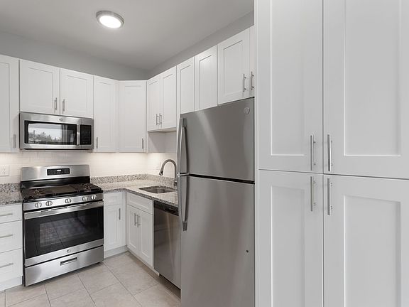 2nd image of 7600 N Sheridan Rd APT 208