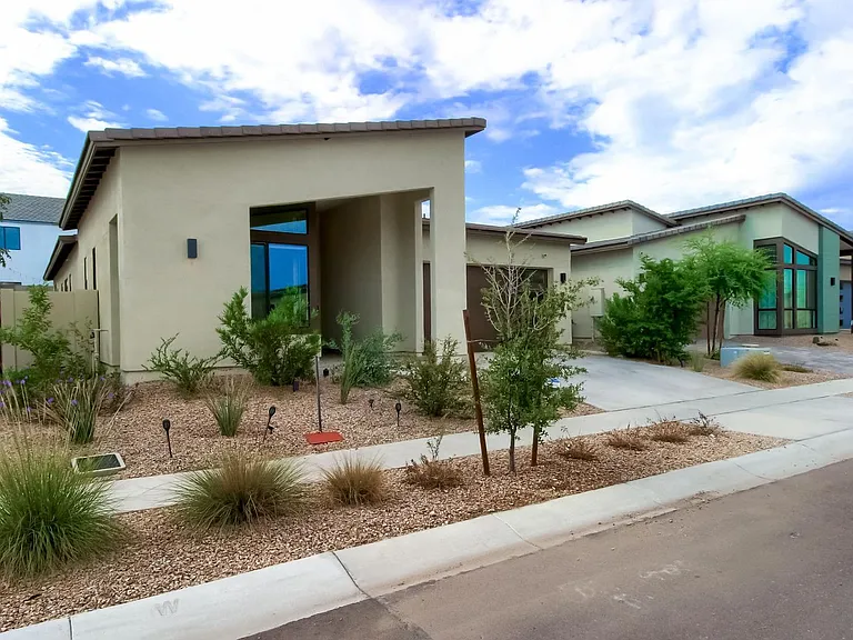 1005 E Paseo Way — Photo 4