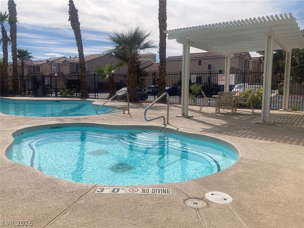 3 bed, 2.5 bath, 1428 sqft, $1,900 — Photo 4
