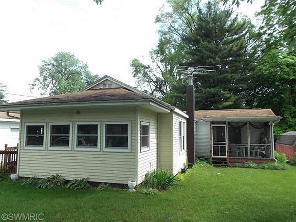3rd image of 110 Haines St