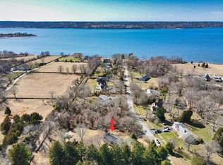 33 Bonniefield Dr, Tiverton, RI 02878