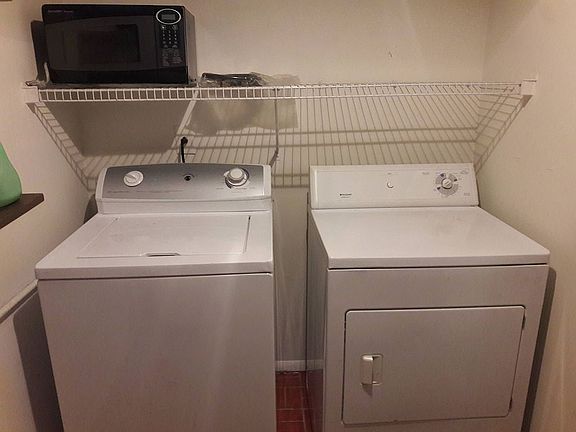 laundry room, washer & dryer