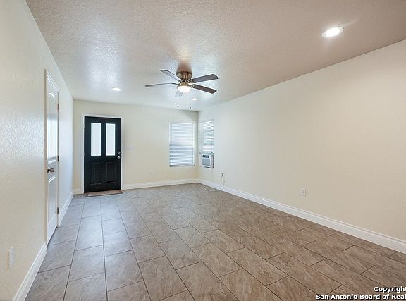 5th image of 327 Pinehurst Blvd