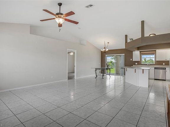 4th image of 427 NW 4th Ter