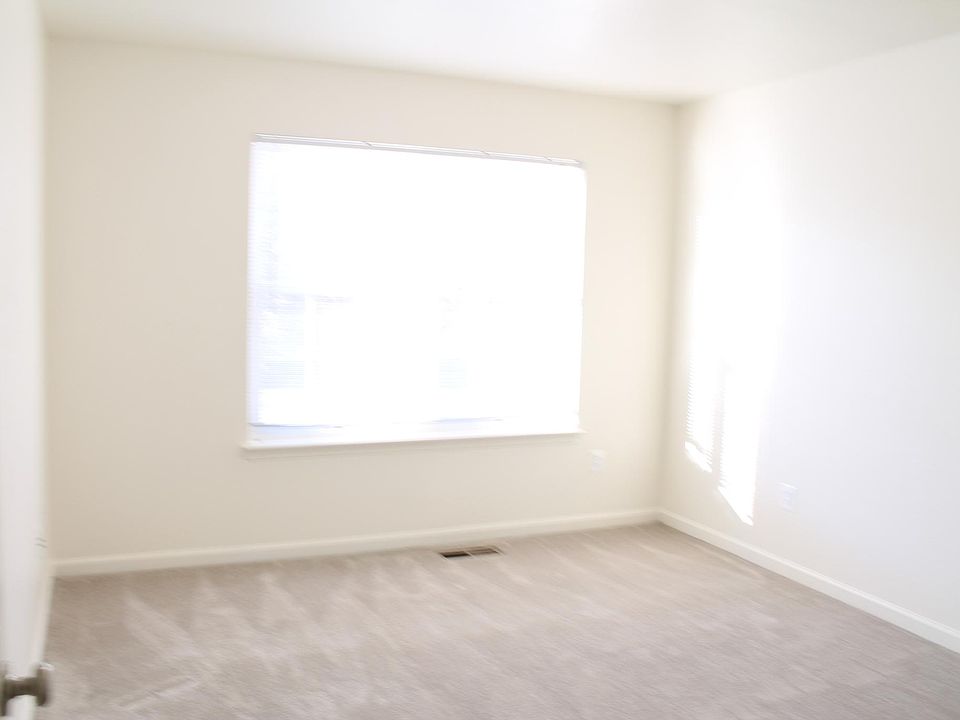 2nd image of 4023 Ashwood Cir Unit 3