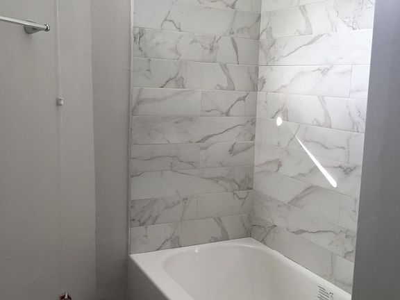 3rd image of 4832 N Winthrop Ave APT 1E
