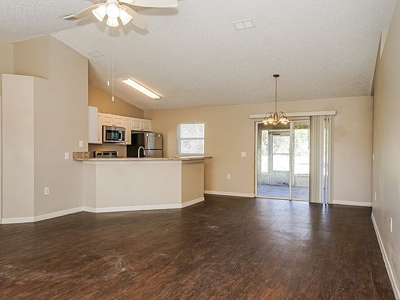 5th image of 3164 N Covington Dr