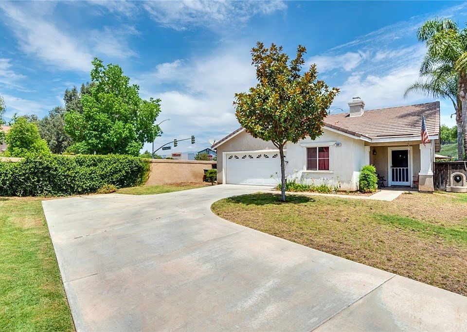 1st image of 984 Eaglesnest Dr