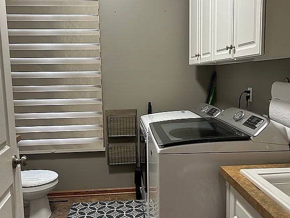 3rd image of 8071 Sandstone Dr