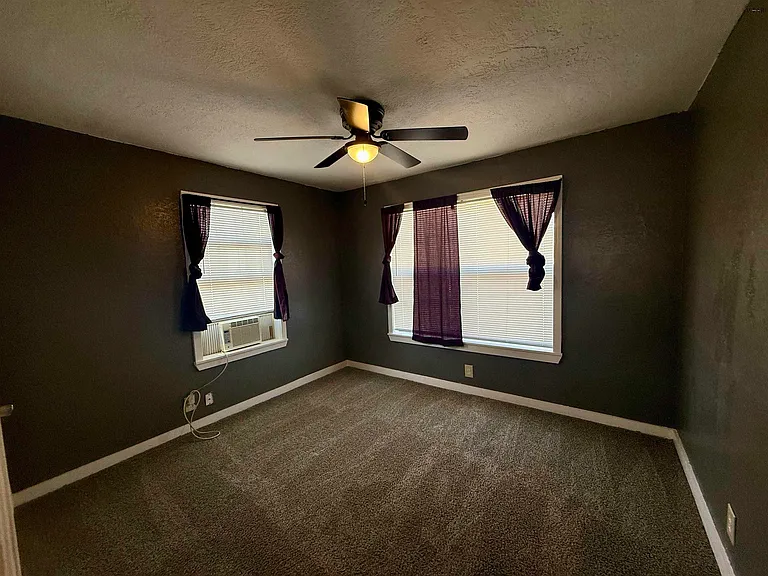 1901 Hines Blvd — Photo 10