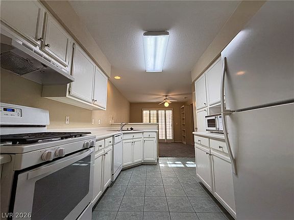 5th image of 2836 Lone Cliff Dr