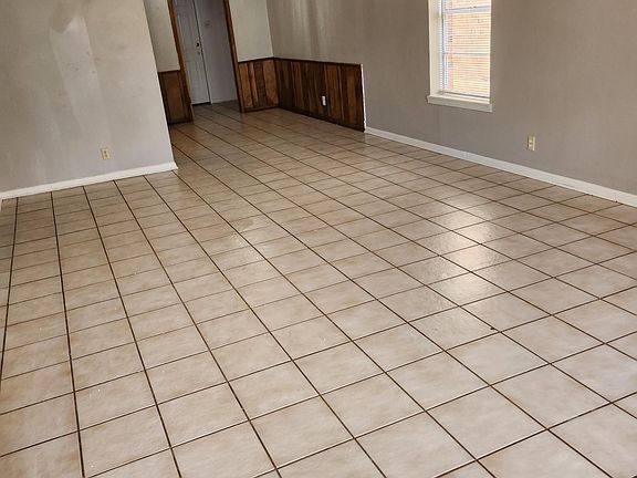 2nd image of 804 Fleetwood St #804