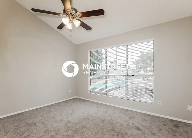526 E Utopia Rd — Photo 9