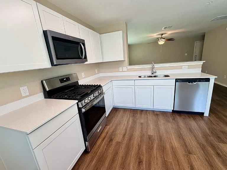 3403 Wickham Ln — Photo 7