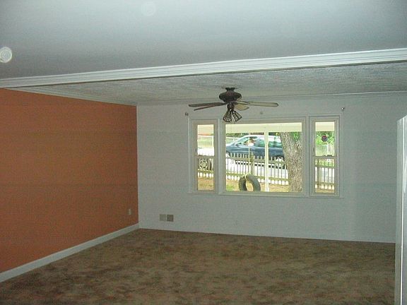 Ver roomy and warm living room