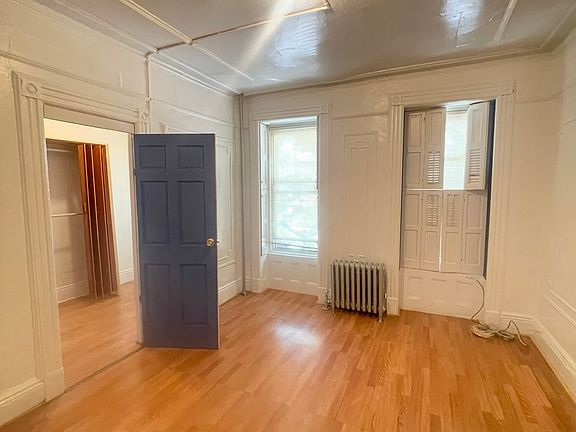 3rd image of 58 Hart St Floor 2