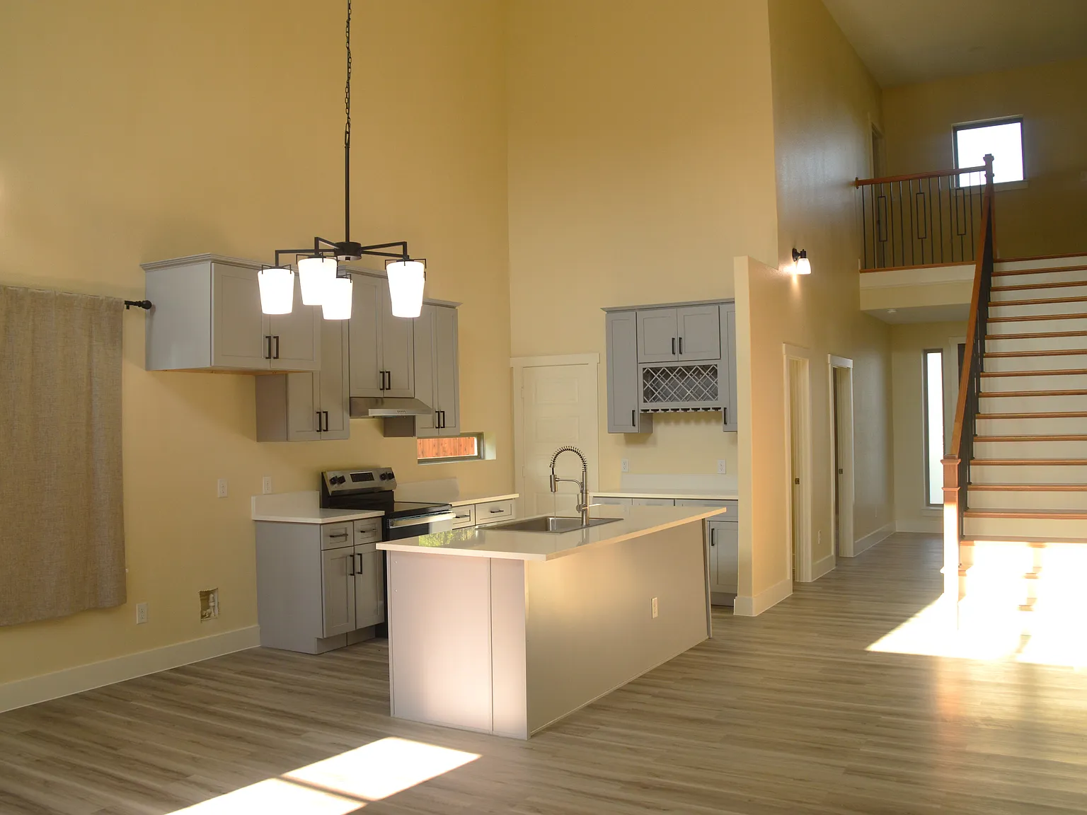 5 bed, 2250 sqft, $2,200 — Photo 4