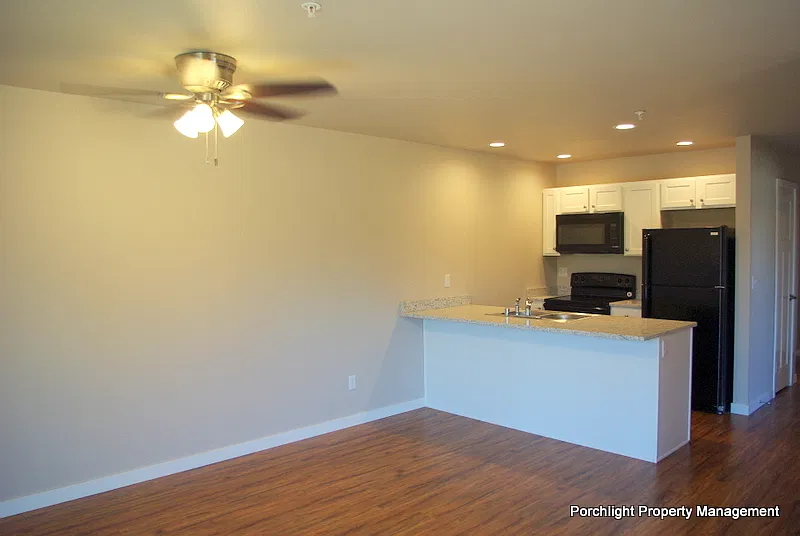 2005 Aaron Dr — Photo 4