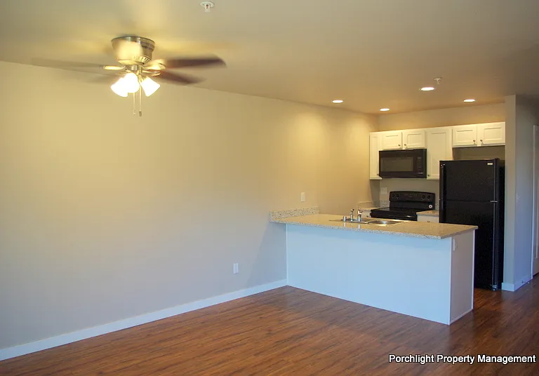 2005 Aaron Dr — Photo 3