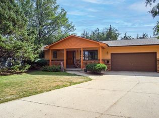 817 NE 7th St, Madison, SD 57042