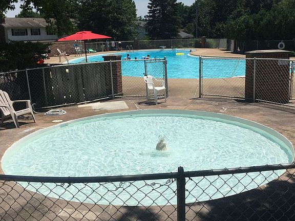 4th image of 603 Broadmoor Dr APT D