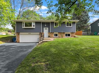 6526 Bluebird Dr, Osseo, MN 55369