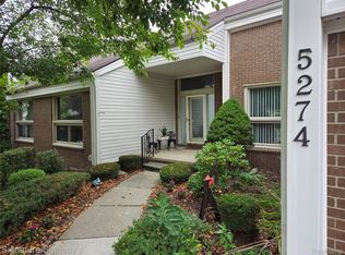 5274 Simpson Lake Rd, West Bloomfield, MI 48323