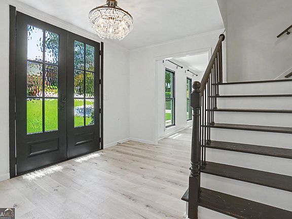 2nd image of 1515 Oakmoor Pl