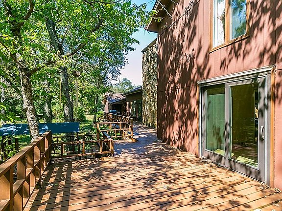 3rd image of 1014 Bicknell Ln