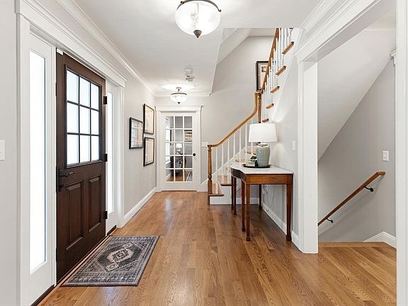 5th image of 166 Pearl St