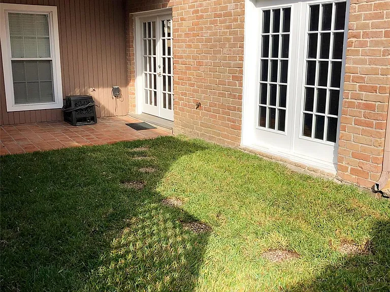 10310 Chevy Chase Dr — Photo 3