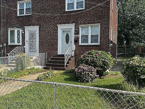 2nd image of 1358 Sayrs Ave #1358