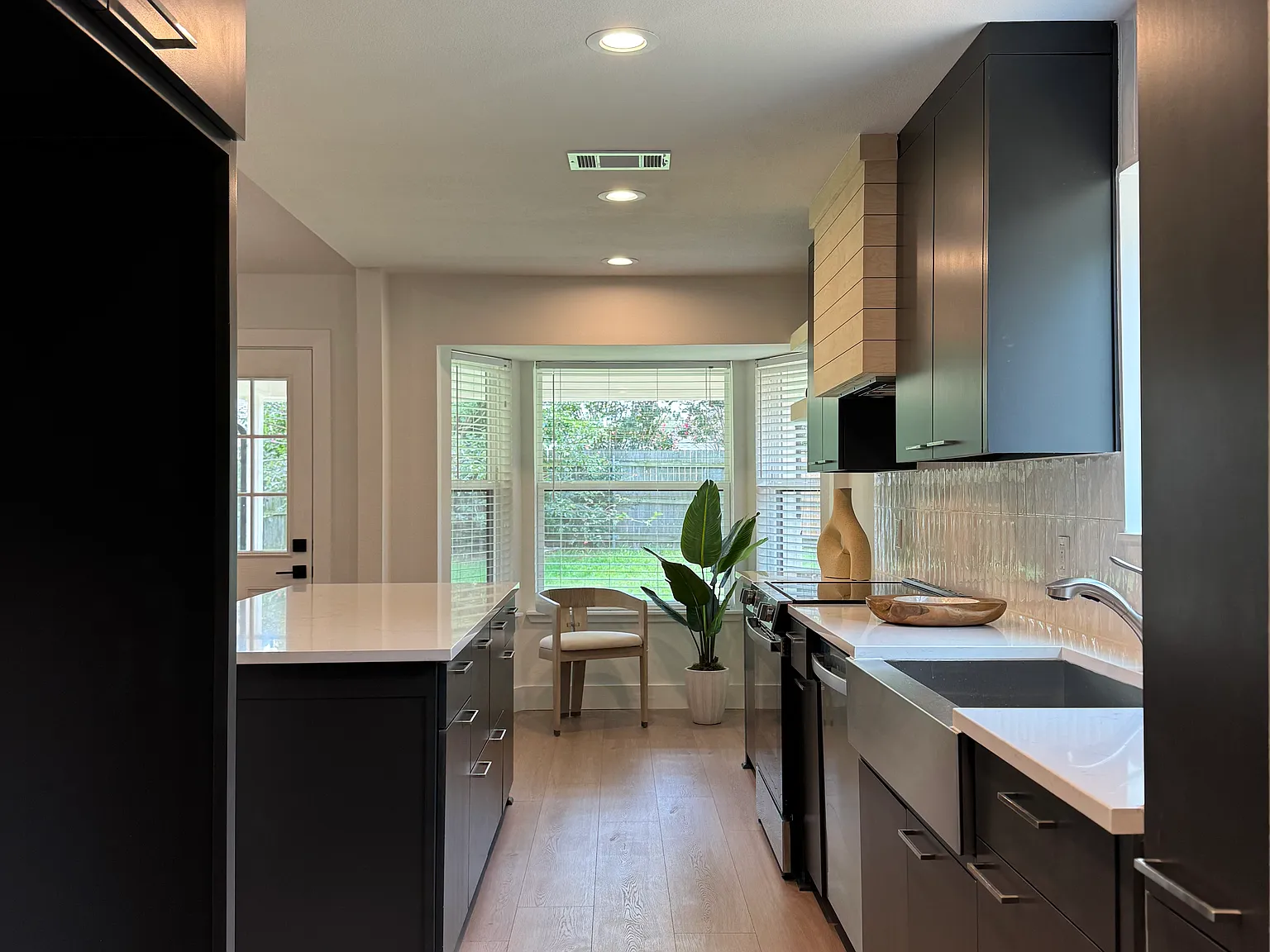 3 bed, 1286 sqft, $2,800 — Photo 3