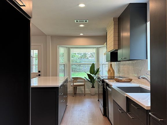 3rd image of 2731 Kimberly Dr