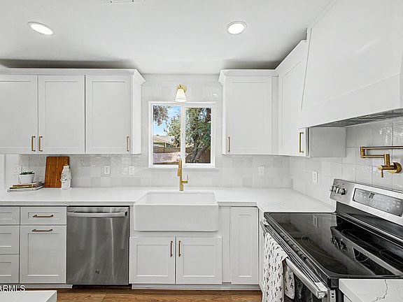 4th image of 2425 E INVERNESS Avenue