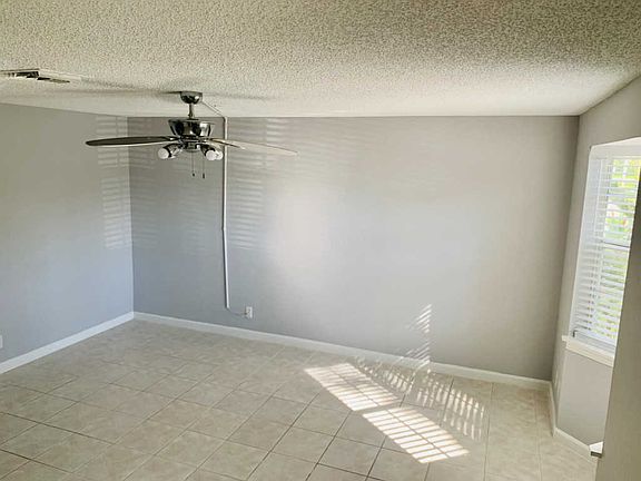 3rd image of 215 Georgian Park Dr
