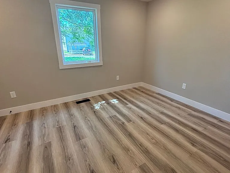 106 E Sycamore St — Photo 34