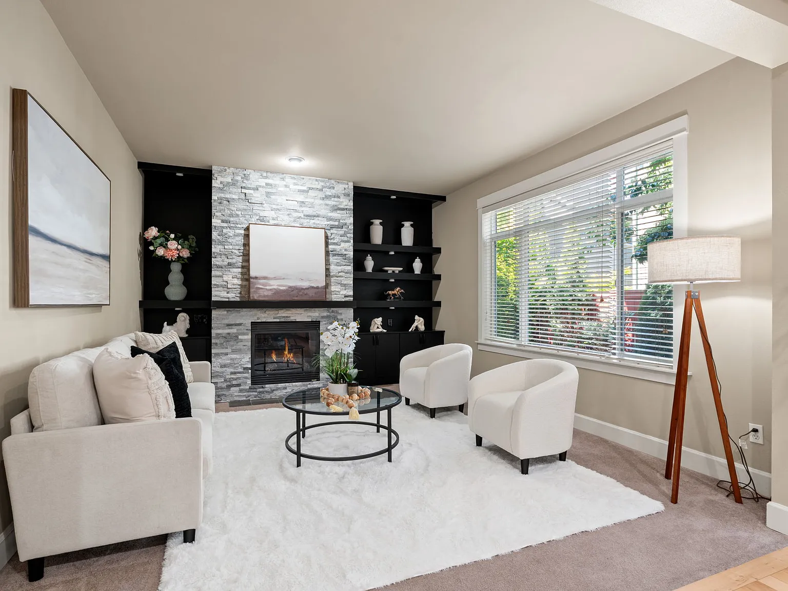 3 bed, 1951 sqft, $4,000 — Photo 3