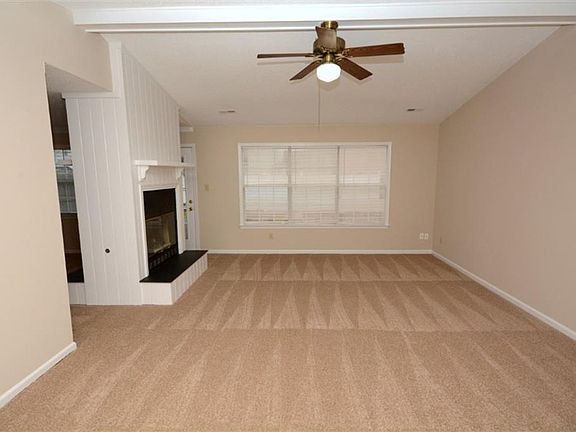 4th image of 921 Daimler Dr