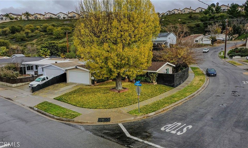 1st image of 27358 Crossglade Ave