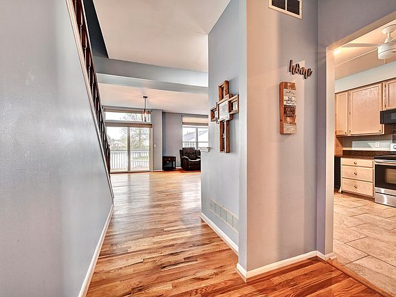 3rd image of 804 Horseshoe Ln