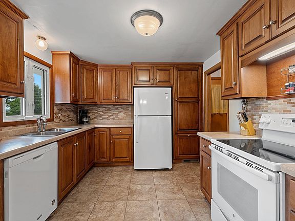 5th image of 524 E Saint Joseph St