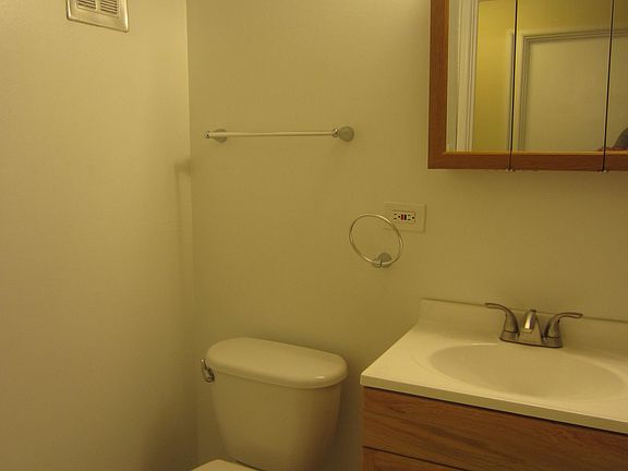 4th image of 10096 Holly Ln