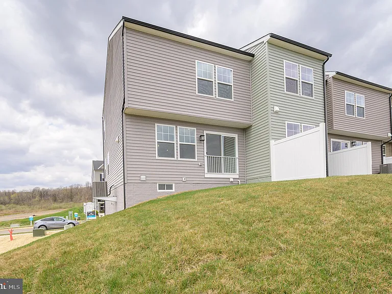 519 Fontana Cir — Photo 37
