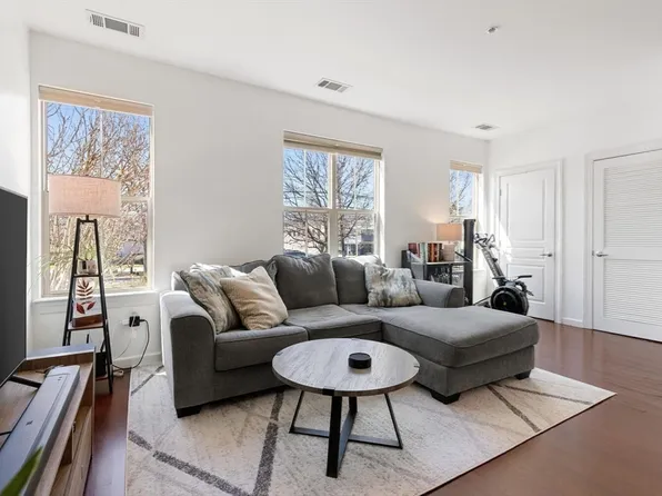 4 Repton Cir Unit 4105, Watertown, MA 02472