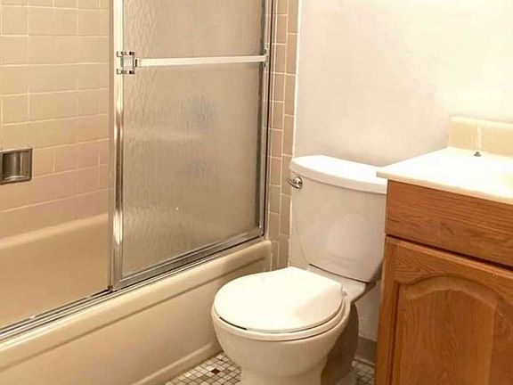 3rd image of 2598 36th St APT 3A