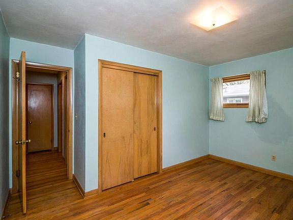 4th image of 2021 Burnett Ave
